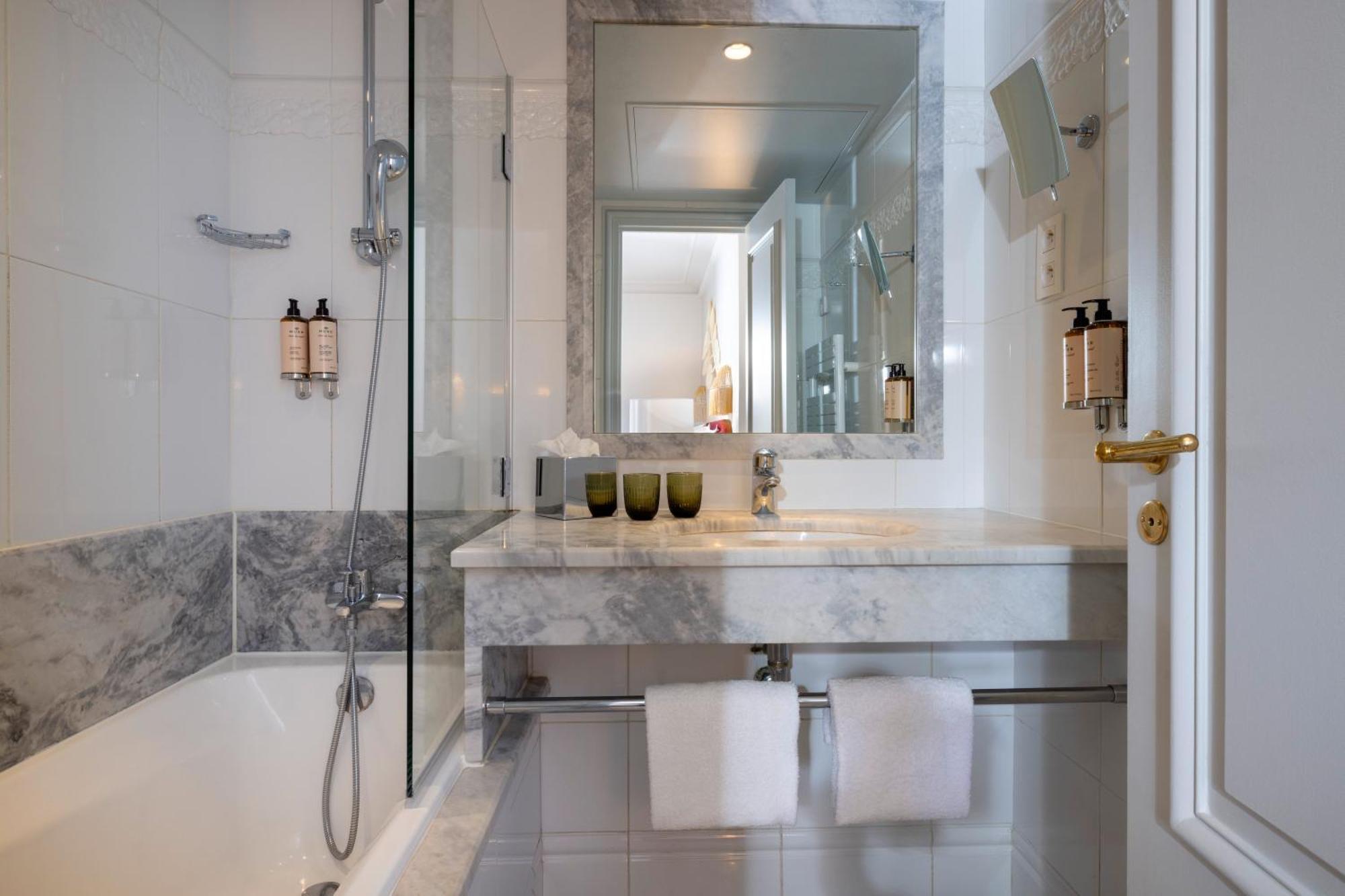 Hotel Le Lavoisier & Spa Paris Bagian luar foto